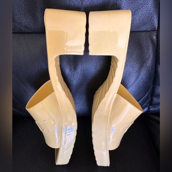 Gucci Yellow Slip-On Sandals EU 38 – Iconic Style with Chunky Heel & Logo - Picture 6 of 17